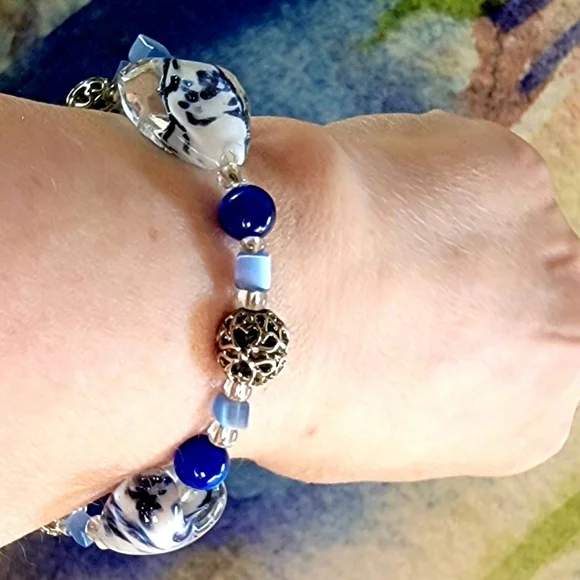 COPY - 🦋Handcrafted Blue/White/Clear Glass 💙 Beaded Bracelet - Picture 9 of 11